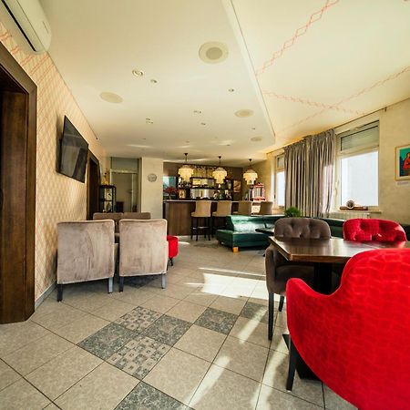 Hotel Maj Inn Моравске-Топлице Екстериор снимка