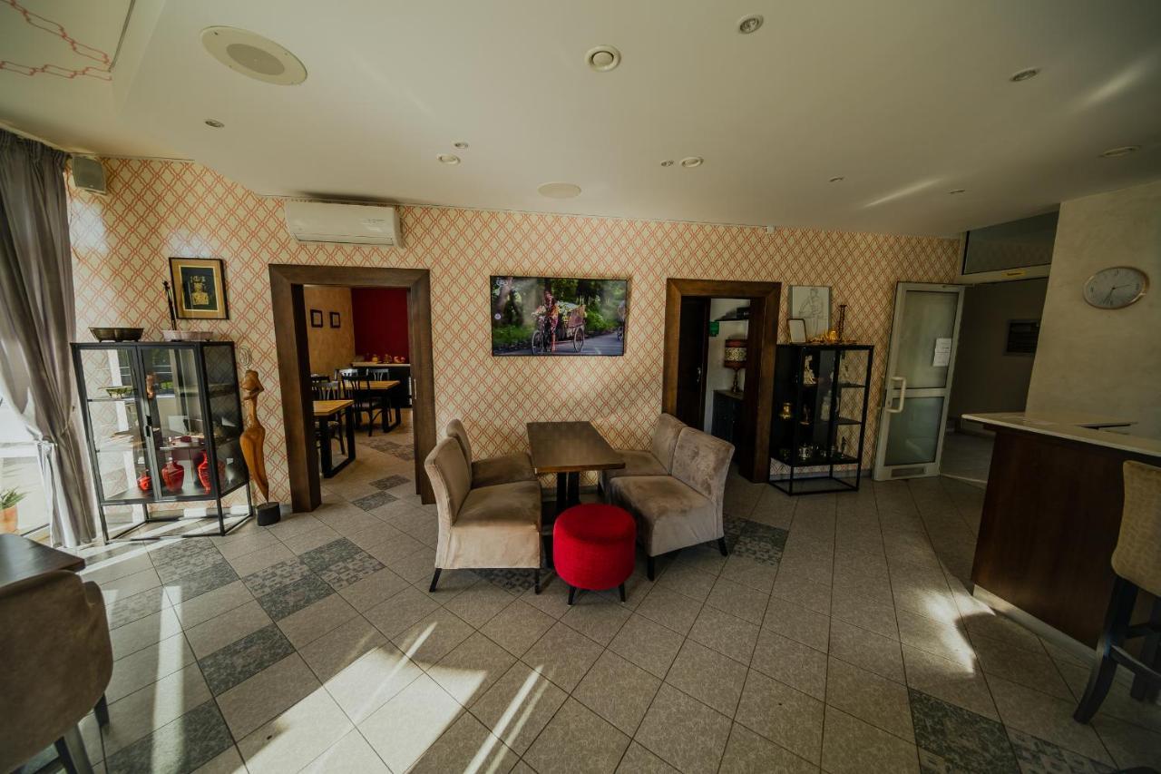 Hotel Maj Inn Моравске-Топлице Екстериор снимка