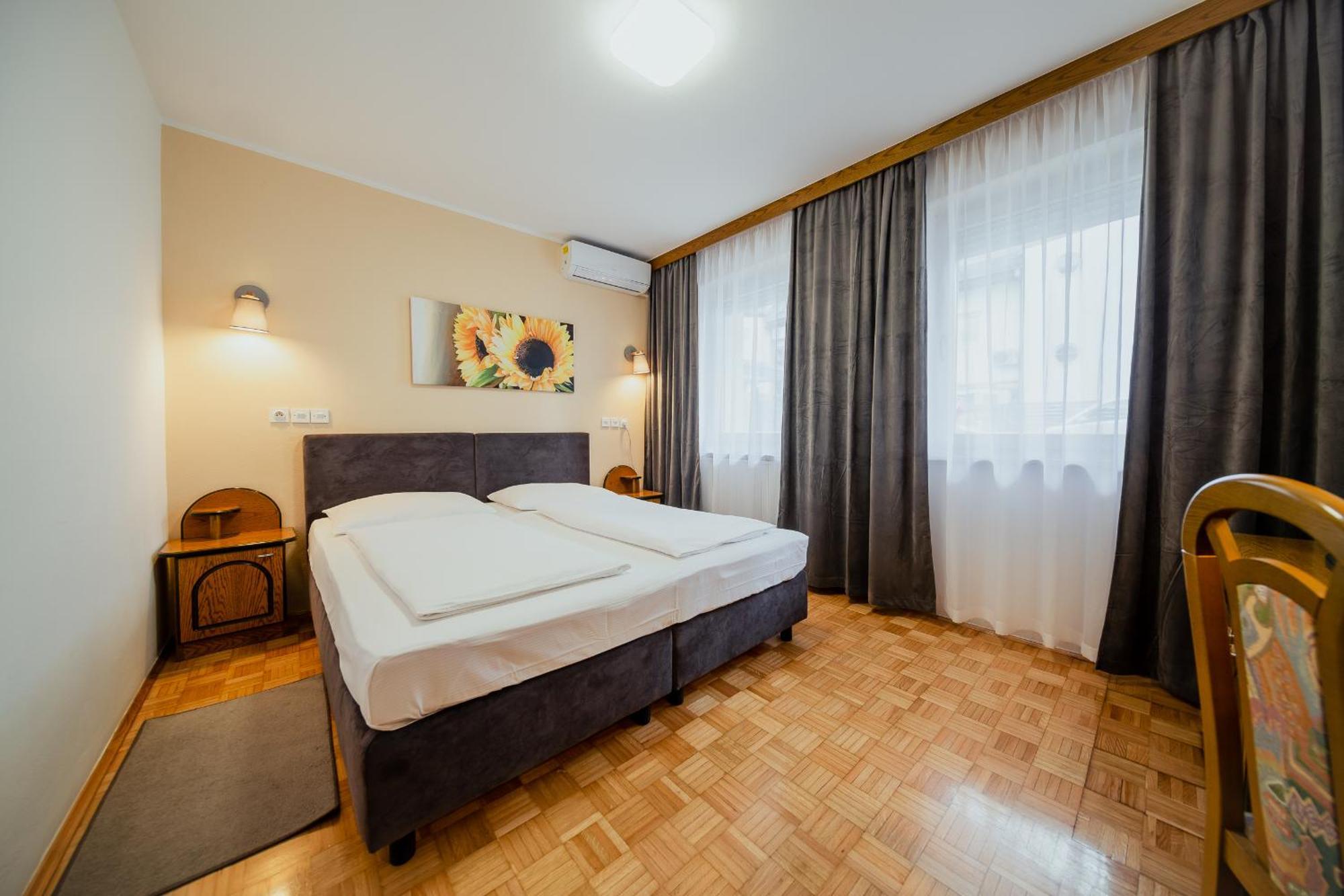Hotel Maj Inn Моравске-Топлице Екстериор снимка