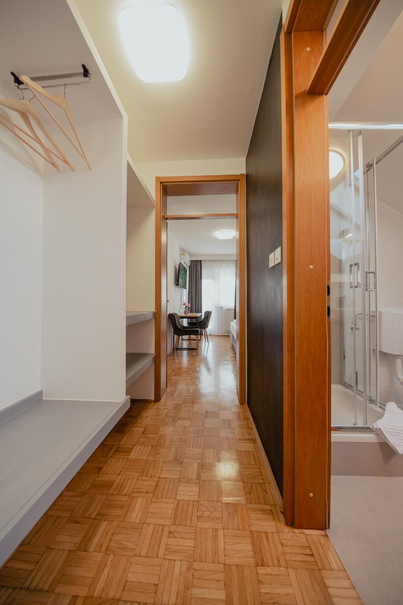 Hotel Maj Inn Моравске-Топлице Екстериор снимка