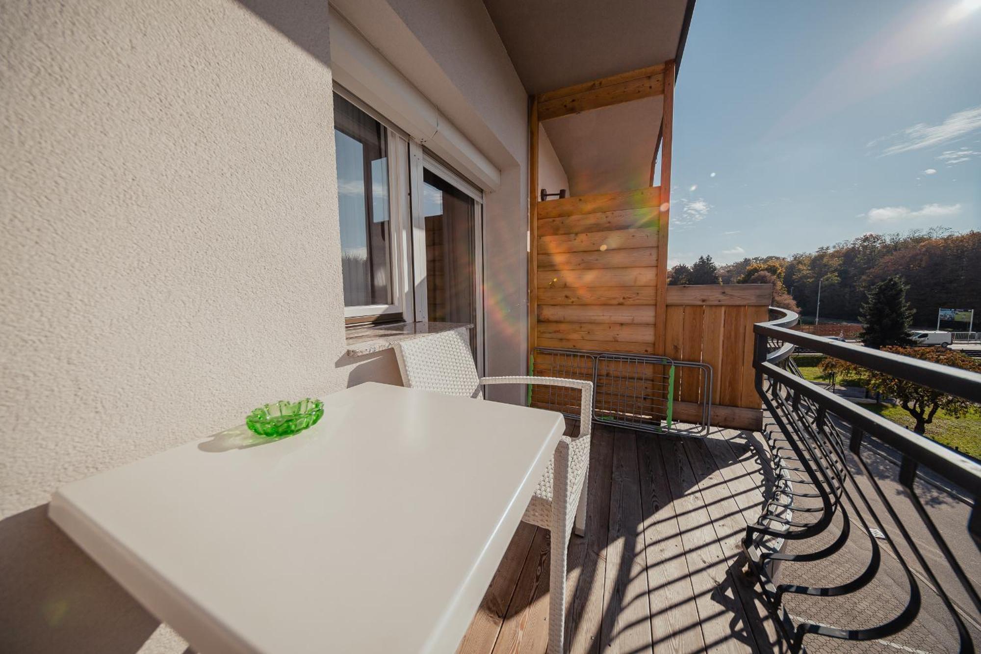 Hotel Maj Inn Моравске-Топлице Екстериор снимка