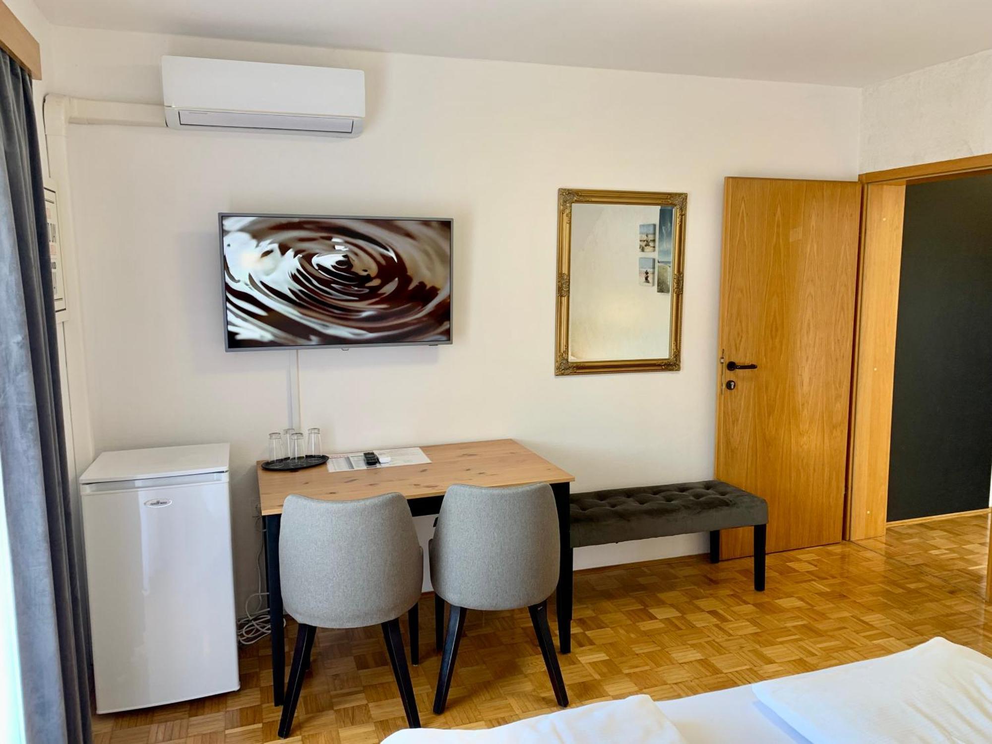 Hotel Maj Inn Моравске-Топлице Екстериор снимка