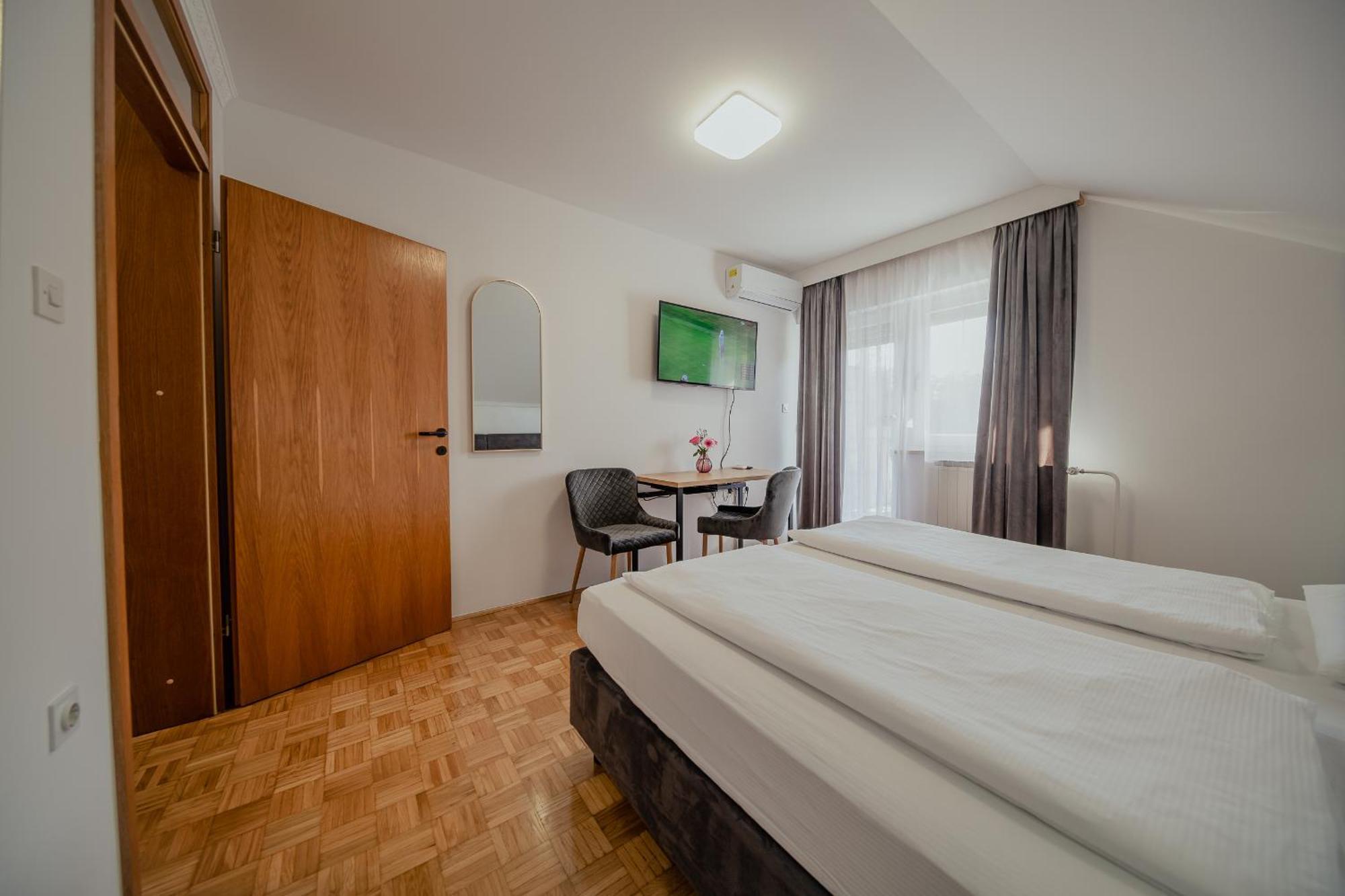 Hotel Maj Inn Моравске-Топлице Екстериор снимка