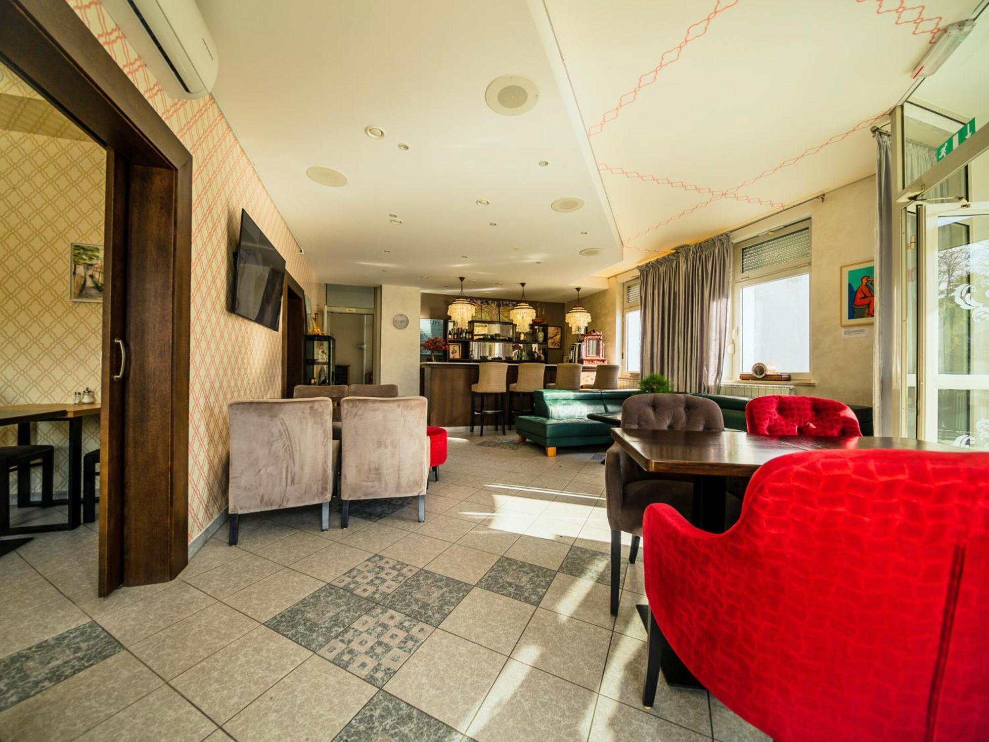 Hotel Maj Inn Моравске-Топлице Екстериор снимка