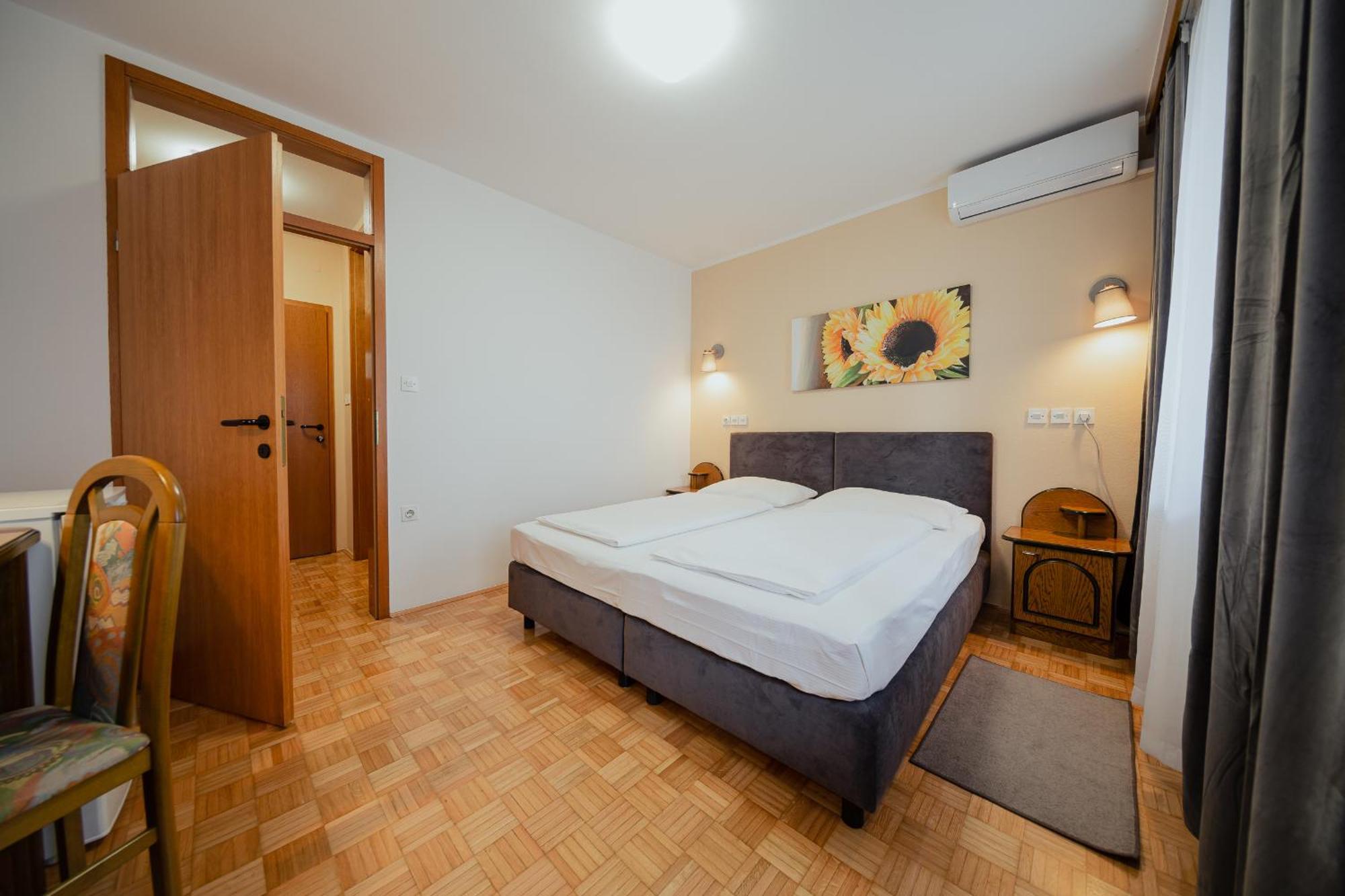 Hotel Maj Inn Моравске-Топлице Екстериор снимка