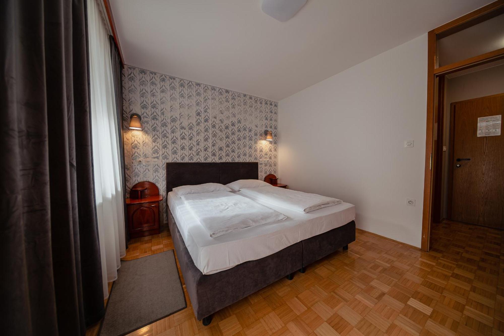 Hotel Maj Inn Моравске-Топлице Екстериор снимка