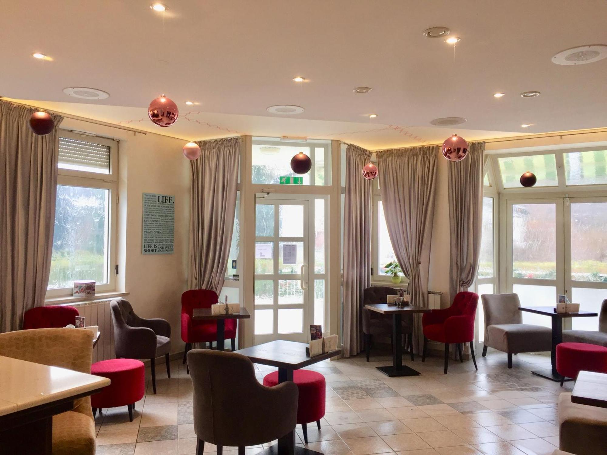 Hotel Maj Inn Моравске-Топлице Екстериор снимка