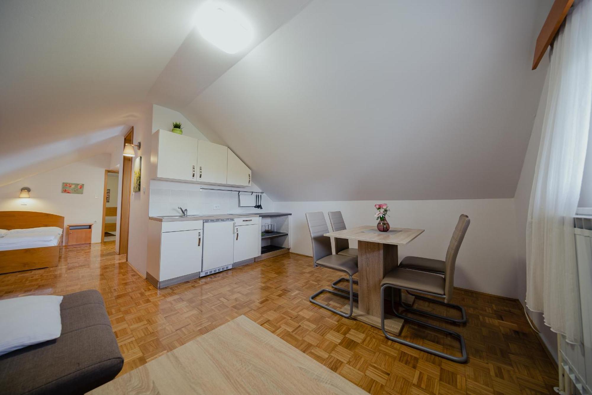 Hotel Maj Inn Моравске-Топлице Стая снимка
